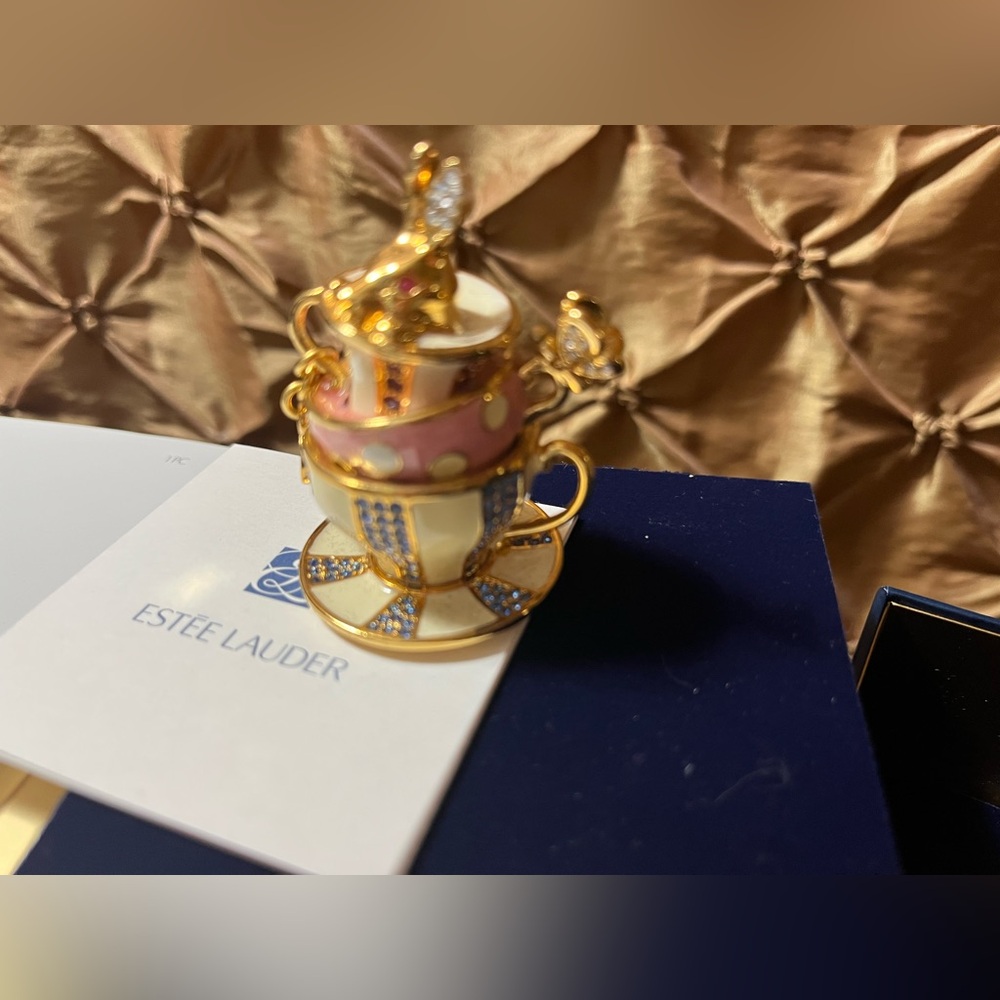Estée Lauder BEAUTIFUL NWT Wonderland Tea Party Perfume Compact Solid Perfume 💕 - Picture 3 of 10